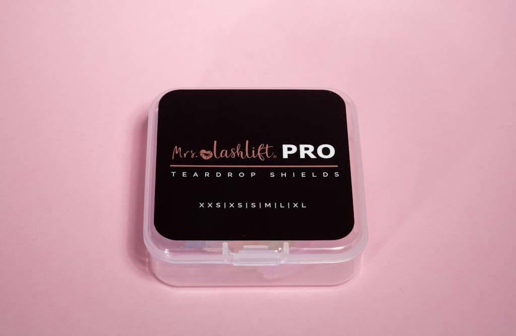 Mrs Lashlift Teardrop Shields Mix